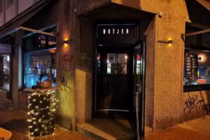 Butjer Smashed in Linden