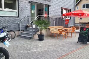 Caf&eacute; 13