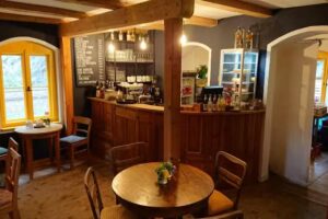 Caf&eacute; & Bar Bahnw&auml;rterh&auml;uschen