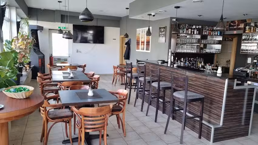 Caf&eacute; & Bar G&uuml;lhali