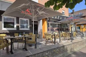 Caf&eacute; & Bar SU