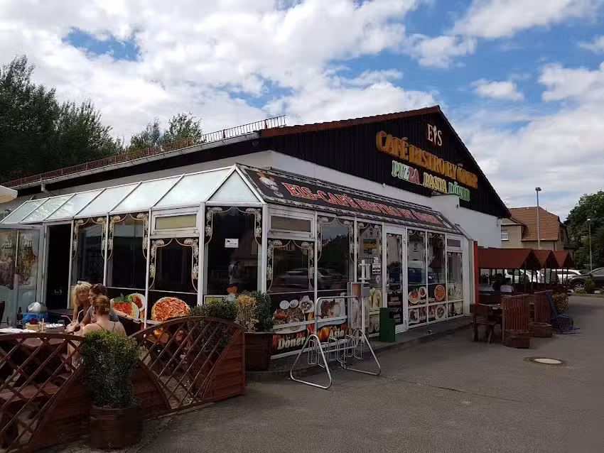 Caf&eacute; Bistro By &Ouml;mer