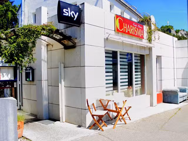 Cafe Bistro Charisma
