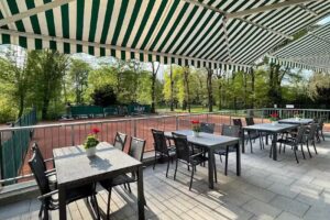 Caf&eacute;-Bistro Gr&uuml;n-Wei&szlig;
