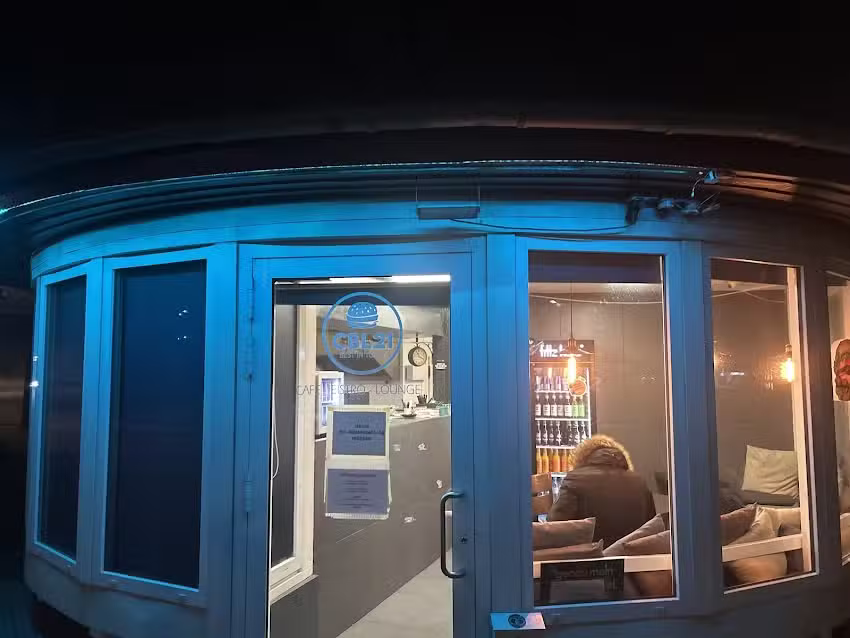 Caf&eacute; Bistro Lounge 21