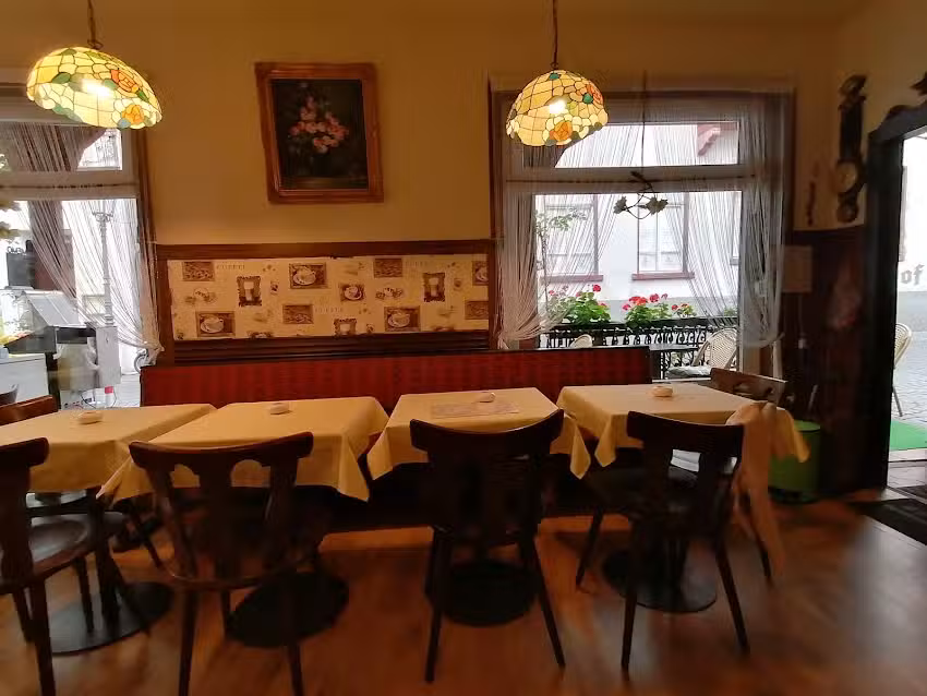 Caf&eacute; Bistro NOY