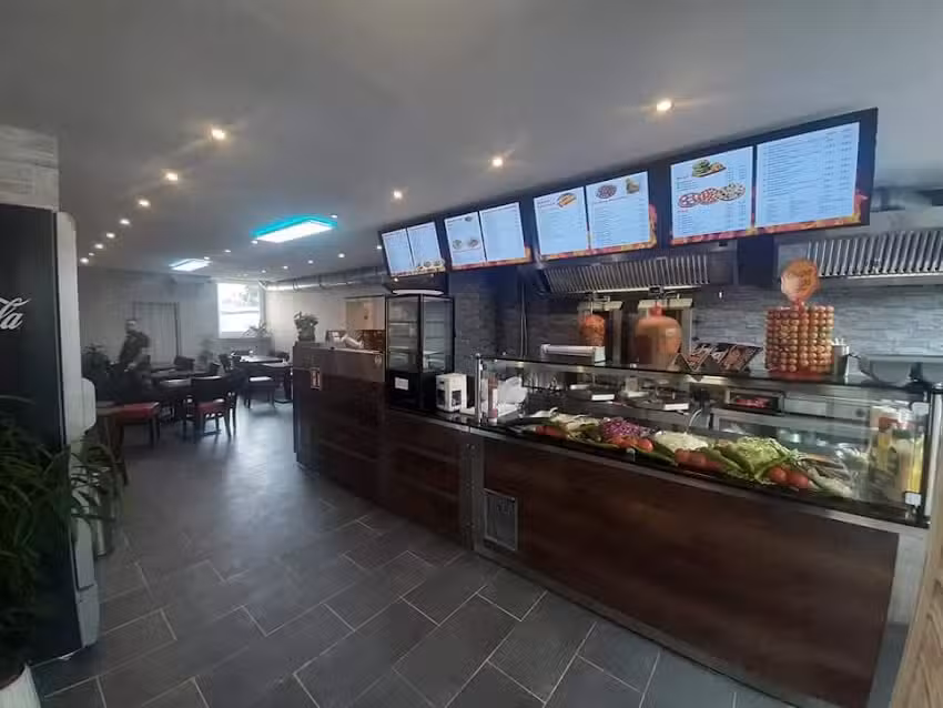 Caf&eacute; Bistro &Ouml;mer bey