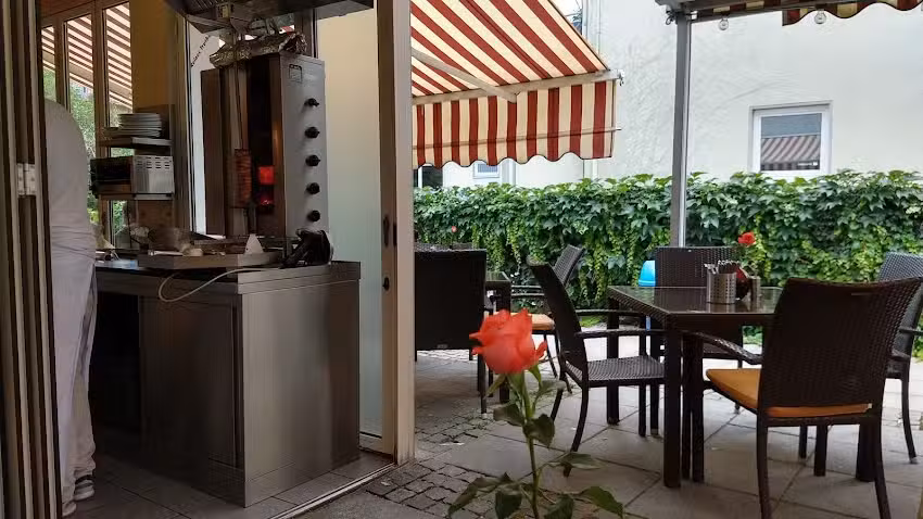 Caf&eacute; Bistro Pak-Istanbul