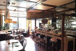Caf&eacute; Bistro Point
