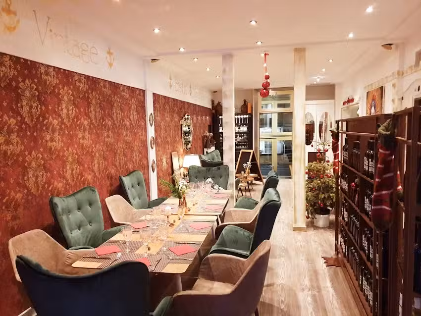 Cafe Bistro Vinothek Vintage
