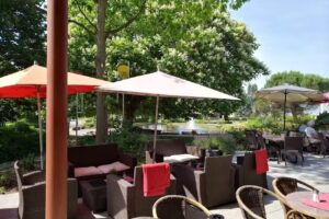 Caf&eacute;-Bistro Vis &agrave; Vis
