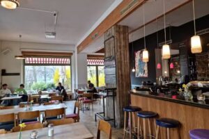 Caf&eacute; Cantona