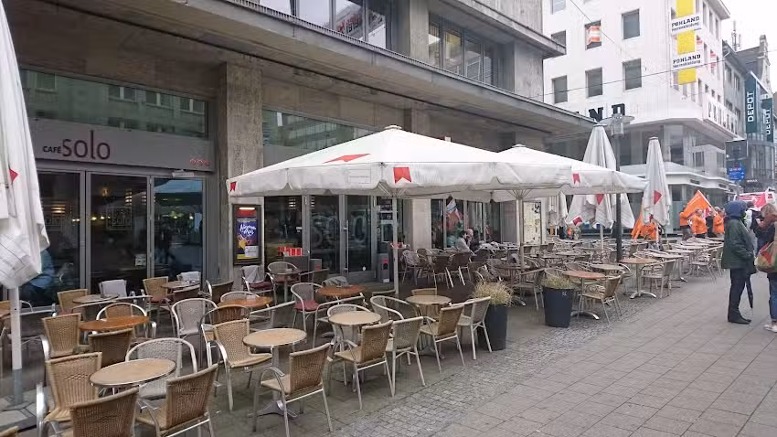 Cafe Extrablatt Essen an der Lichtburg