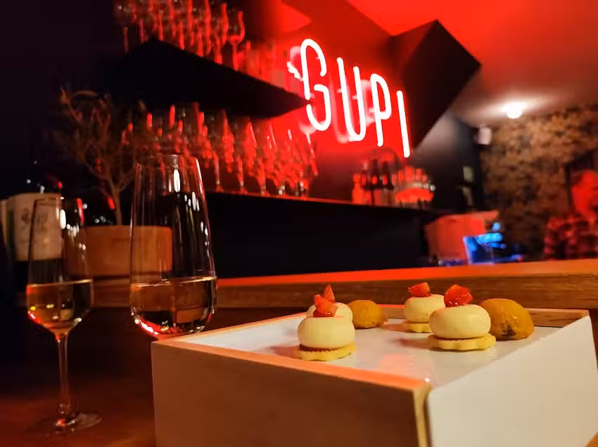 Caf&eacute; Gupi &ndash; Weinbar