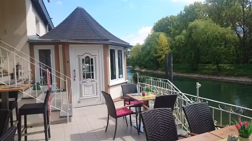 Caf&eacute; Hafenschl&ouml;sschen am Yachthafen