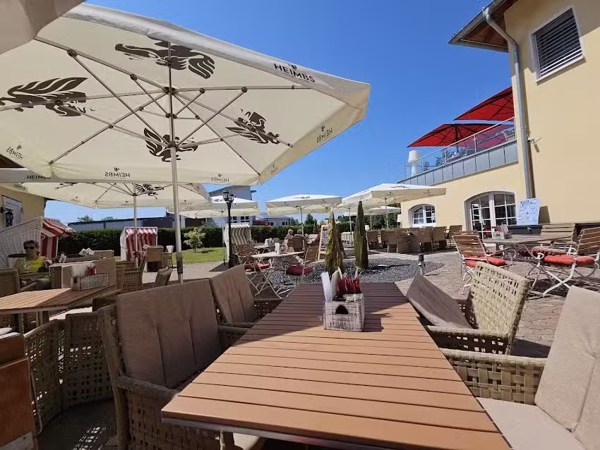 Caf&eacute; heiter bis lecker