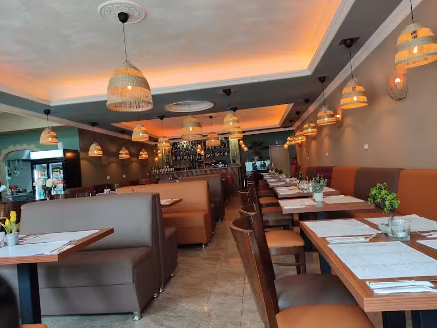Caf&eacute; I Bar I Restaurant By Musa