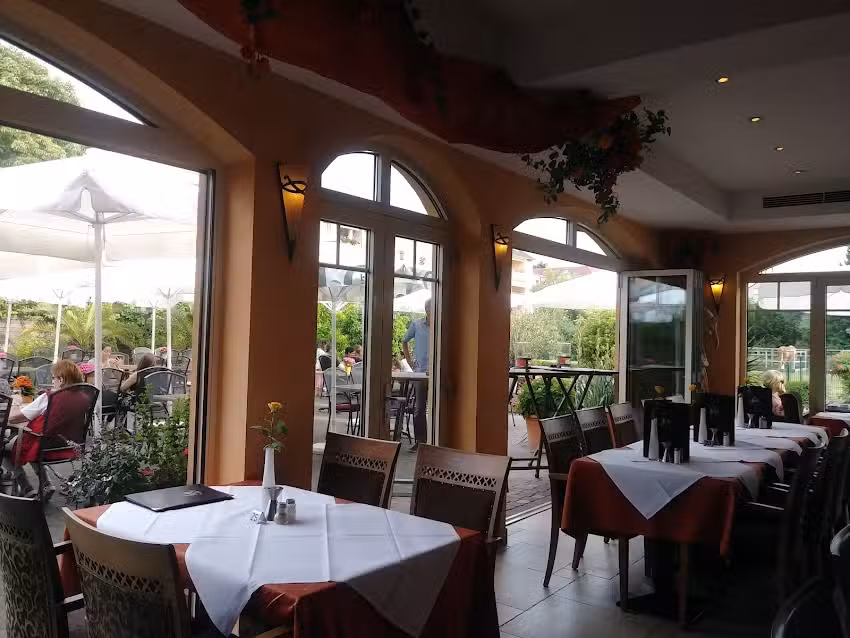 Café Im Garten Eden