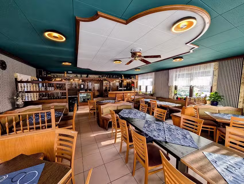 &bdquo;Caf&eacute; Mainland&ldquo; Restaurant & Campingplatz &ndash; Roland Scheiner