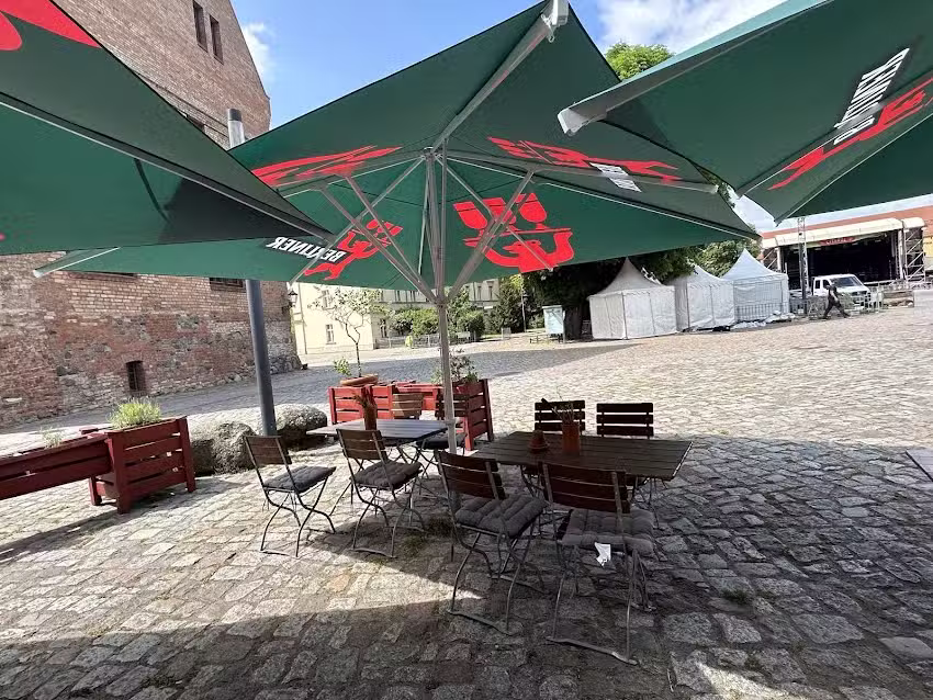 Caf&eacute; M&auml;tresse auf der Zitadelle