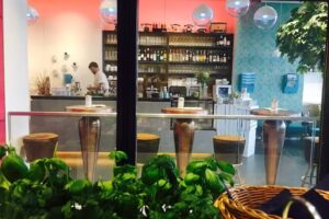 Café – Mit freundlichen Grüßen