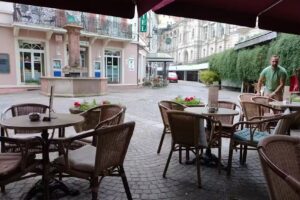 Caf&eacute; Patisserie Restaurant HOTEL BEEK by ANNA