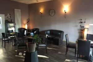 Caf&eacute; Piano &ndash; Worms