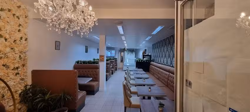 Caf&eacute; & Restaurant Granatapfel &ndash; رمانة