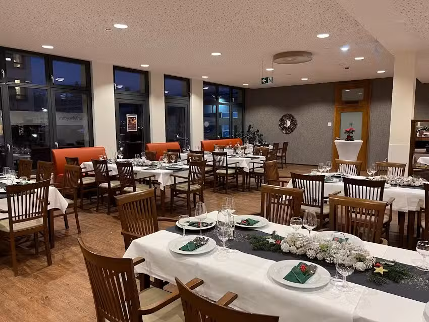 Cafe & Restaurant &bdquo;Vier Jahreszeiten&ldquo;