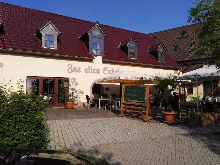 Caf&eacute; & Restaurant &bdquo;Zur alten Schule&ldquo;