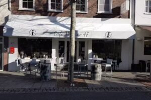 Cafe Vintage 47
