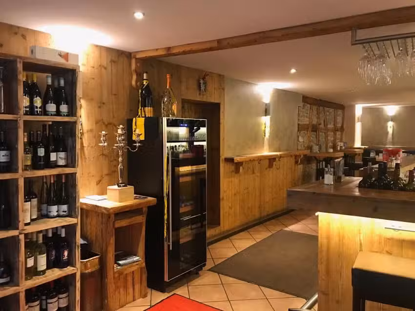 Cafe &ndash; Wein Bar Cappuccino am Schwarzen Tor