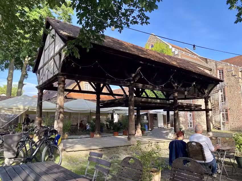 Caf&eacute;garten &bdquo;Haus der Vereine&ldquo; (Geibelsche Schmiede)