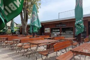 Carles Biergarten