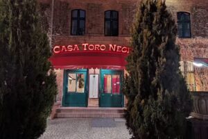 Casa Toro Negro