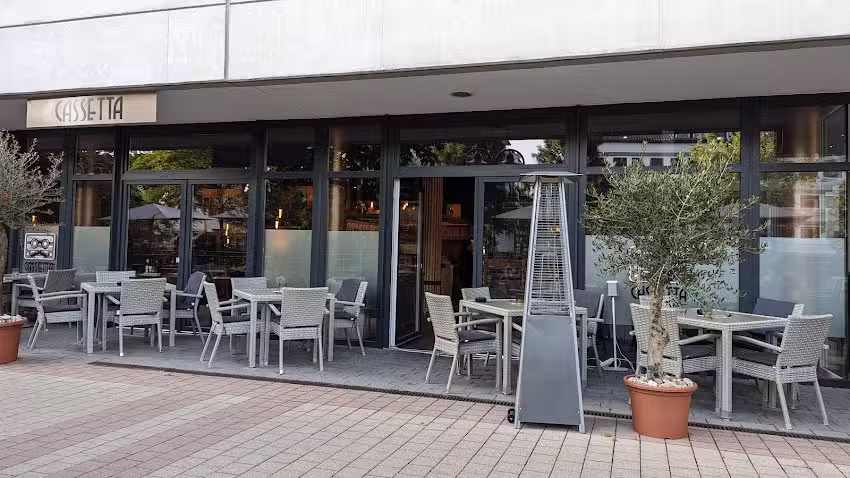 Cassetta Restaurant & Bar