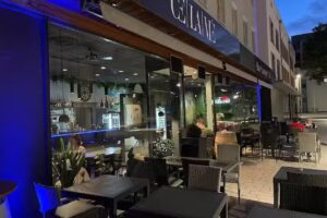 CE LA VIE Restaurant-Bar-Café