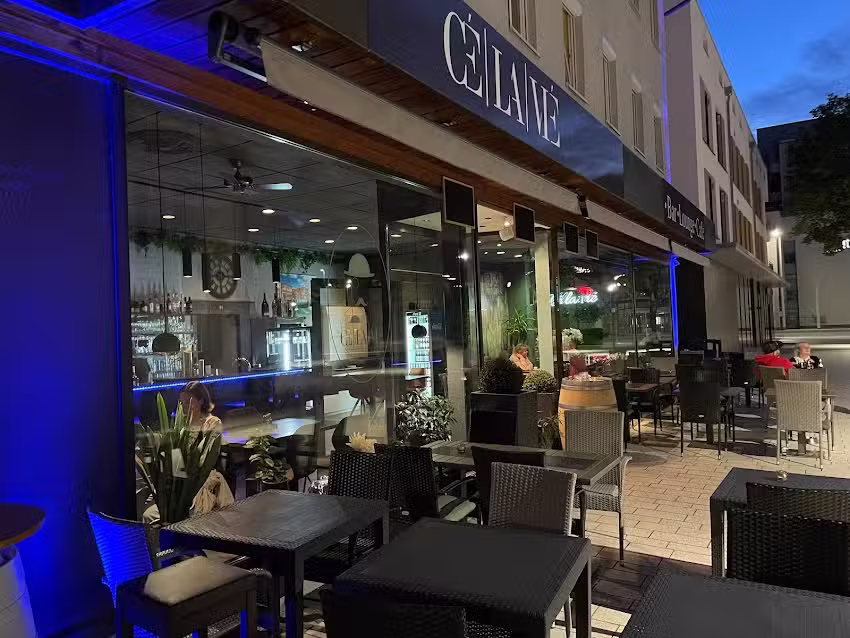 CE LA VIE Restaurant-Bar-Caf&eacute;