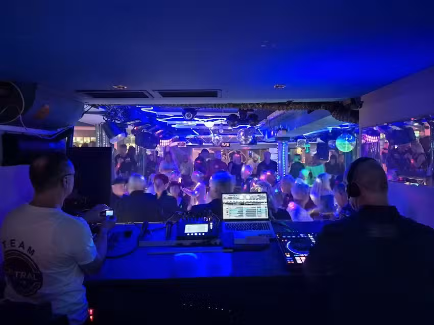 Central &ndash; Club M16 hosted by Thom&eacute;