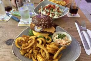 CHILLERS – Burger, Wings, Drinks & More