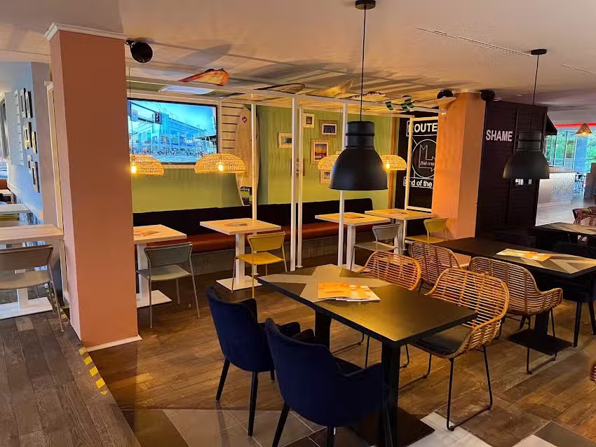 CHILLERS – Burger, Wings, Drinks & More