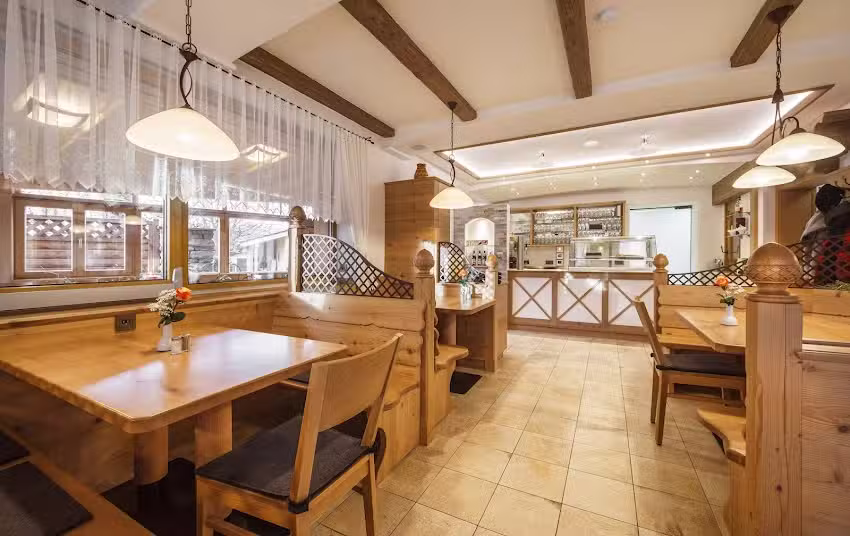 Christl&acute;s Restaurant & Caf&eacute;