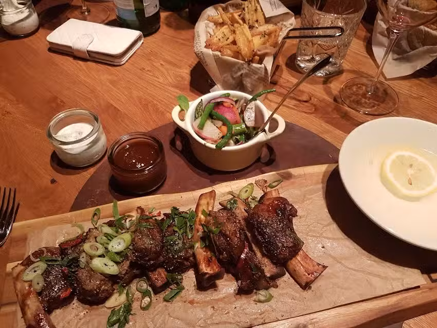 clouds &ndash; Heaven&rsquo;s Bar & Kitchen