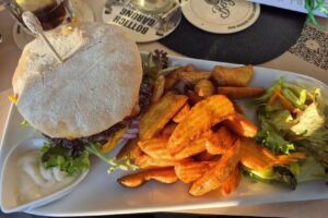 Cocktailbar & Burger Villa Max