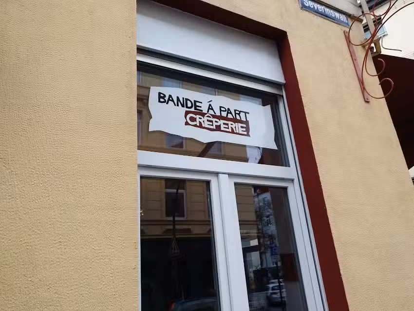 Cr&ecirc;perie Bande &agrave; Part