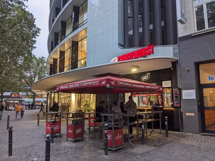 Curry Wolf &ndash; Currywurst am Ku&rsquo;damm