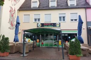 Dauds Cafe-Bistro