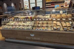 dean&david | Bowls, Salate, Curries & Snacks im Bahnhof Hamburg Altona