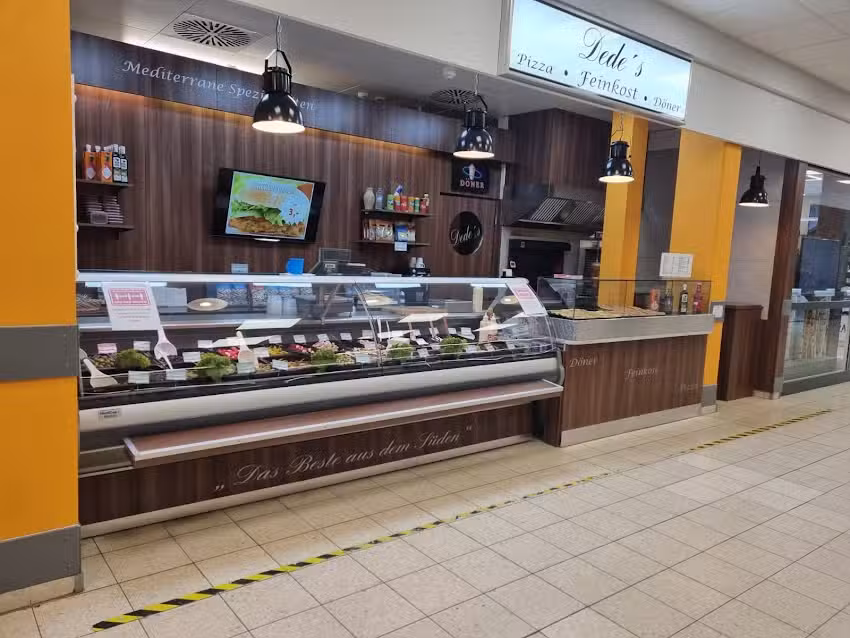 Dede’s Feinkost Döner Pizza