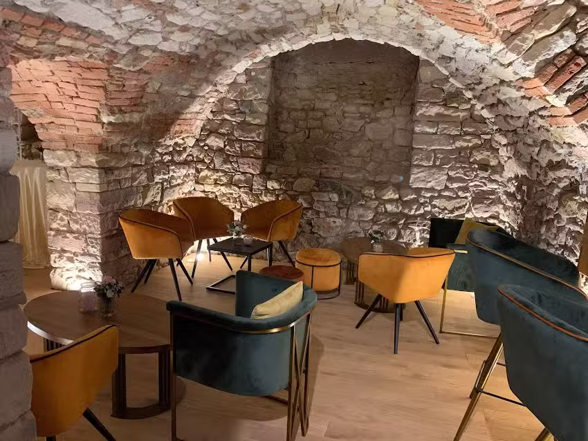 Die Wein- und Kaffeebar / Oma Magret